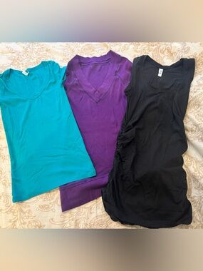 Victoriaโs Secret top bundle. Size medium.